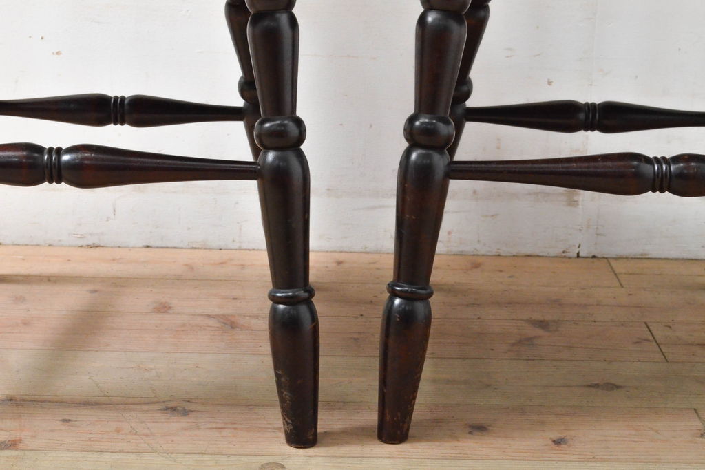 中古　北海道民芸家具　クラシカルな雰囲気を醸し出すダイニングチェア2脚セット(椅子、板座チェア)(R-059680)