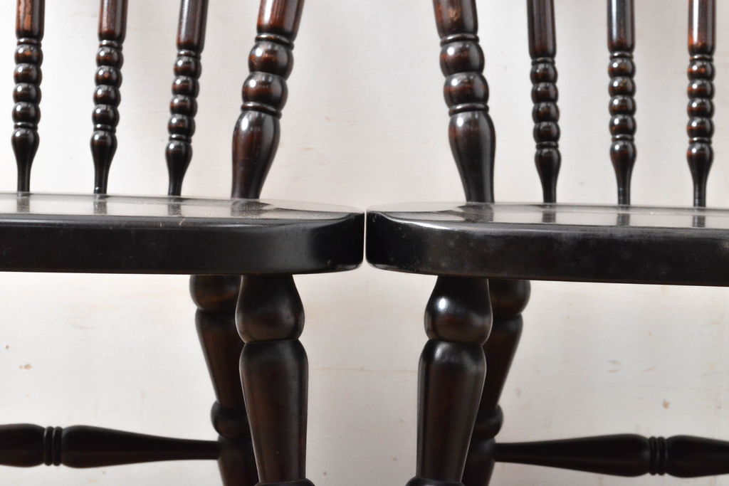 中古　北海道民芸家具　クラシカルな雰囲気を醸し出すダイニングチェア2脚セット(椅子、板座チェア)(R-059686)