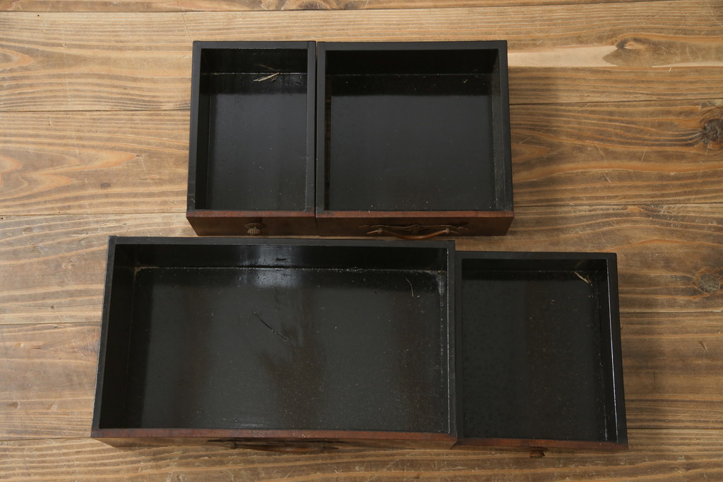 和製アンティーク　上杢　総欅(ケヤキ)材　デザイン性のある銅金具が上品な雰囲気を醸し出す漆塗りの小引き出し(裁縫箱、小物収納、卓上収納、印箱)(R-078950)