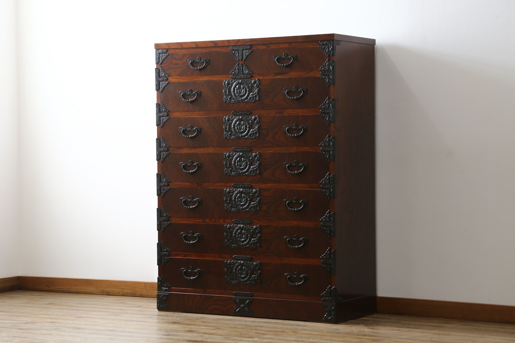 中古　美品　岩谷堂箪笥　存在感のある金具と美しい杢目が目を惹く整理箪笥(和タンス、収納箪笥、衣装箪笥、引き出し、チェスト)(R-078016)