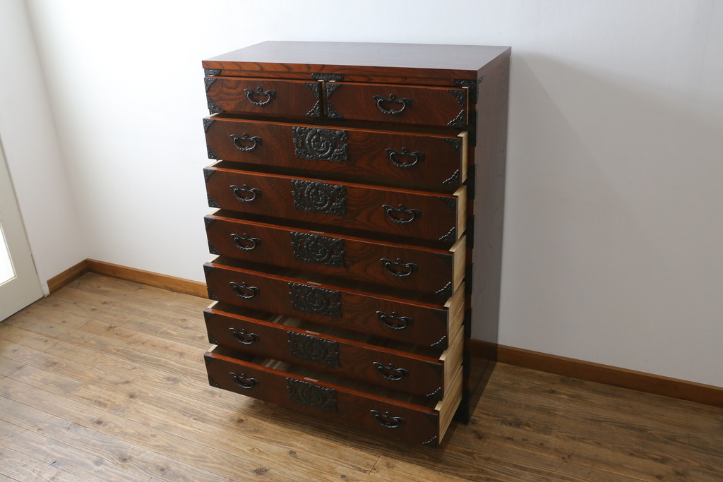 中古　美品　岩谷堂箪笥　存在感のある金具と美しい杢目が目を惹く整理箪笥(和タンス、収納箪笥、衣装箪笥、引き出し、チェスト)(R-078016)