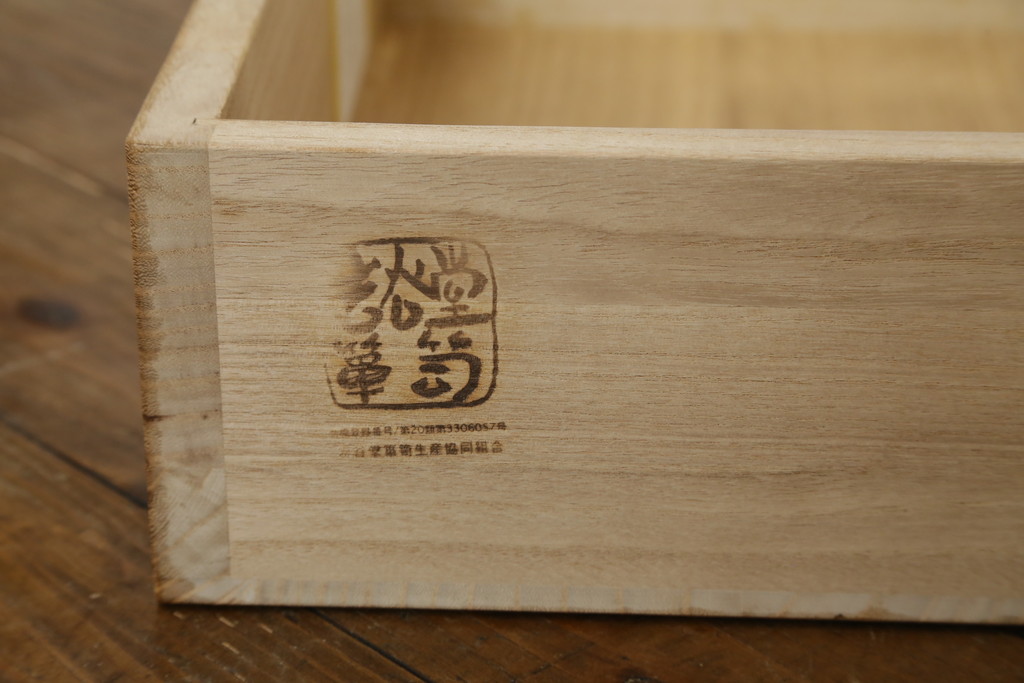 中古　美品　岩谷堂箪笥　存在感のある金具と美しい杢目が目を惹く整理箪笥(和タンス、収納箪笥、衣装箪笥、引き出し、チェスト)(R-078016)