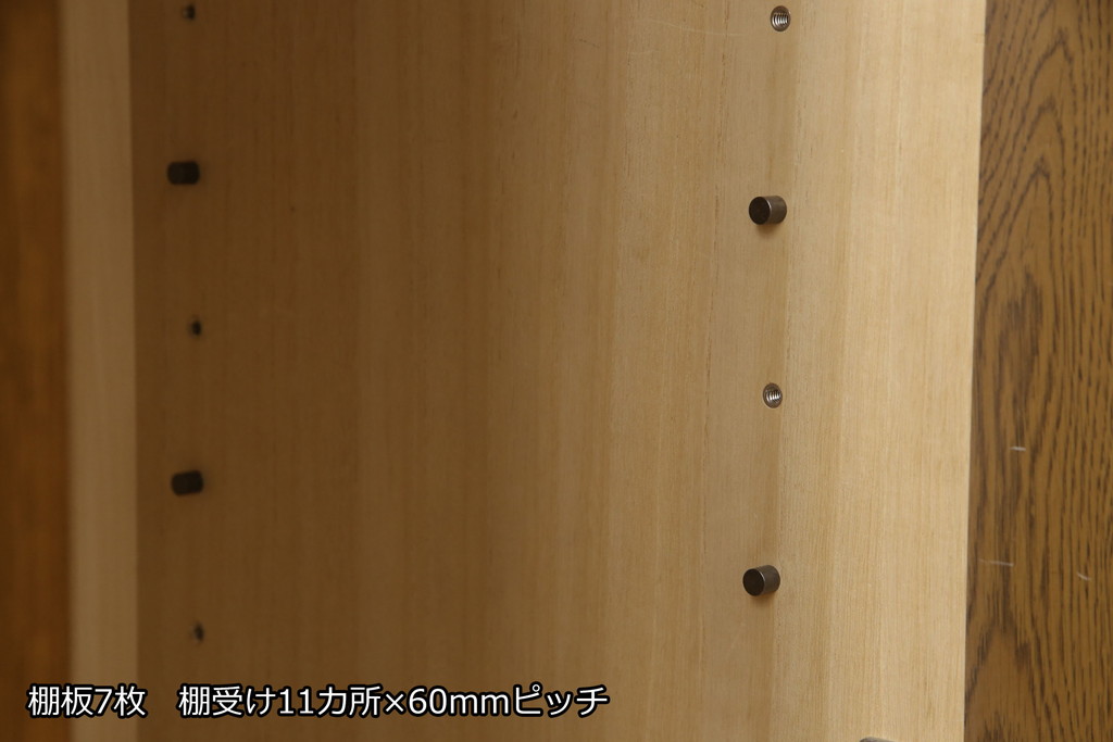 婚礼箪笥をチェストにリメイク!左側の引き出しをカットし、中央引き出し4段と扉収納部分を利用。奥行きも小さくリサイズし、台輪は取り外して木製脚を取り付け。