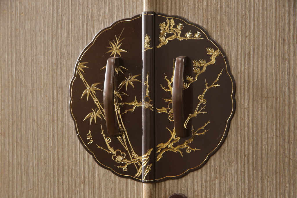 中古　伝統工芸士　小林雄蔵作　シックなカラーの金具が凛とした雰囲気を醸し出す加茂総桐箪笥(胴丸、総桐たんす、着物箪笥、引き出し、和タンス)(R-066095)