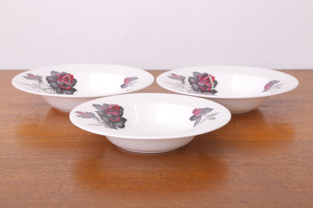 アンティーク雑貨　イギリス　Royal Albert(ロイヤルアルバート) MASQUERADE(マスカレード)シリーズ　スープボウル3枚セット(洋食器)(2)