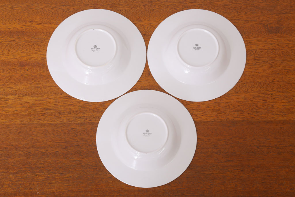 アンティーク雑貨　イギリス　Royal Albert(ロイヤルアルバート) MASQUERADE(マスカレード)シリーズ　スープボウル3枚セット(洋食器)(2)