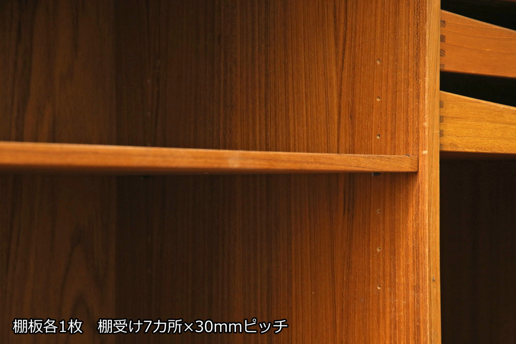 デンマークビンテージ　Bernh. Pedersen & Son(バーンハートピダーセン&サン)製 Johannes Andersen(ヨハネス・アンダーセン)　チーク材　洗練されたデザインが美しい蛇腹扉のサイドボード(リビングボード、テレビボード、テレビ台、戸棚、収納棚、ヴィンテージ、北欧)(R-078923)