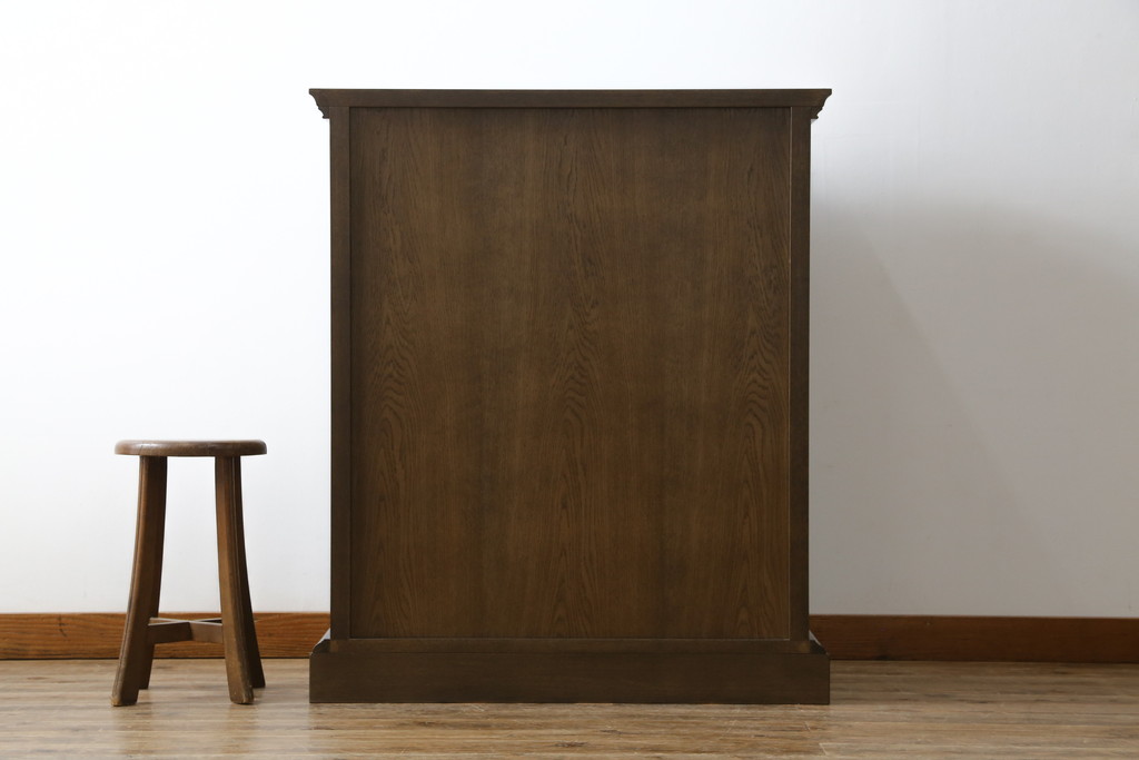 中古　美品!!　カリモク家具(karimoku)　domani(ドマーニ)　QUEENS LIFE(クイーンズライフ)　QPQ304　ヒッコリーブラウン　シックな佇まいで落ち着きのある空間を演出するドロアーチェスト(引き出し、サイドチェスト)(定価約37万4千円)(R-076414)