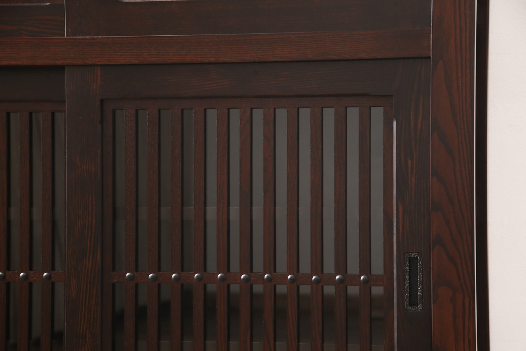 中古　超美品　栗材　上質な和の空間にぴったりな小振りな水屋箪笥(食器棚、茶箪笥、戸棚、収納棚)(R-053543)