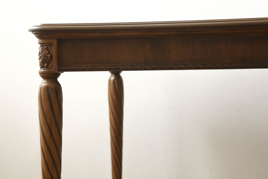 アメリカビンテージ　DREXEL HERITAGE(ドレクセルヘリテイジ)　凝った脚のデザインが目を引くダイニングテーブル(4人掛け、ヴィンテージ)(R-055528)