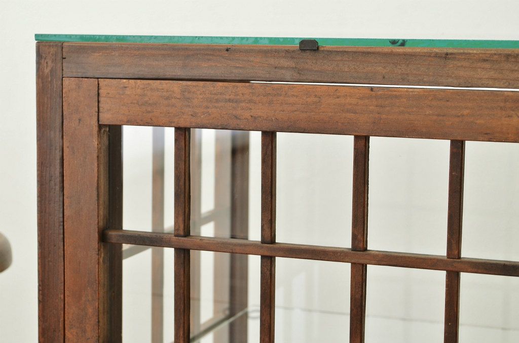 アンティーク家具　素敵な雰囲気!古い木の格子の入った引き出しガラスケース2