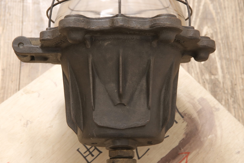 フランスアンティーク　特大　無骨なデザインが魅力!インダストリアルスタイルの空間づくりにおすすめの工業用アイアン照明(天井照明、壁掛け照明)(R-055269)