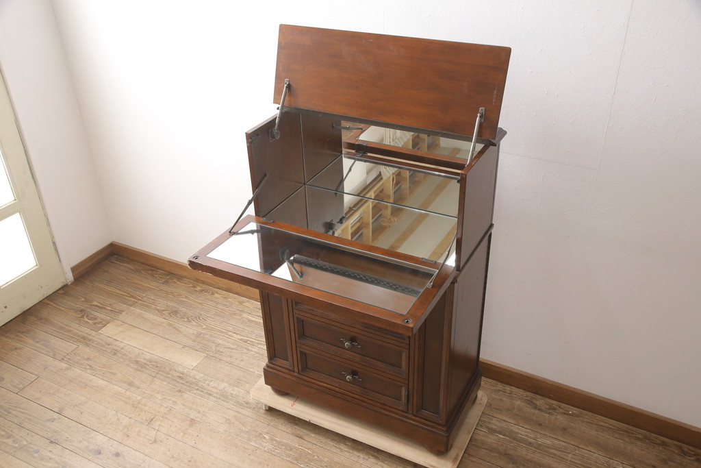 希少　中古　DREXEL HERITAGE(ドレクセルヘリテイジ)　クラシカルなデザインが魅力的なドレッサー(サイドキャビネット、鏡台、化粧台、サイドボード、サイドチェスト、引き出し)(R-055459)