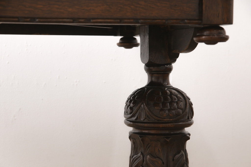 イギリスアンティーク　オーク材　上手物　脚や天板の縁など凝ったつくりが見事なドローリーフテーブル(ダイニングテーブル、エクステンションテーブル)(R-054173)
