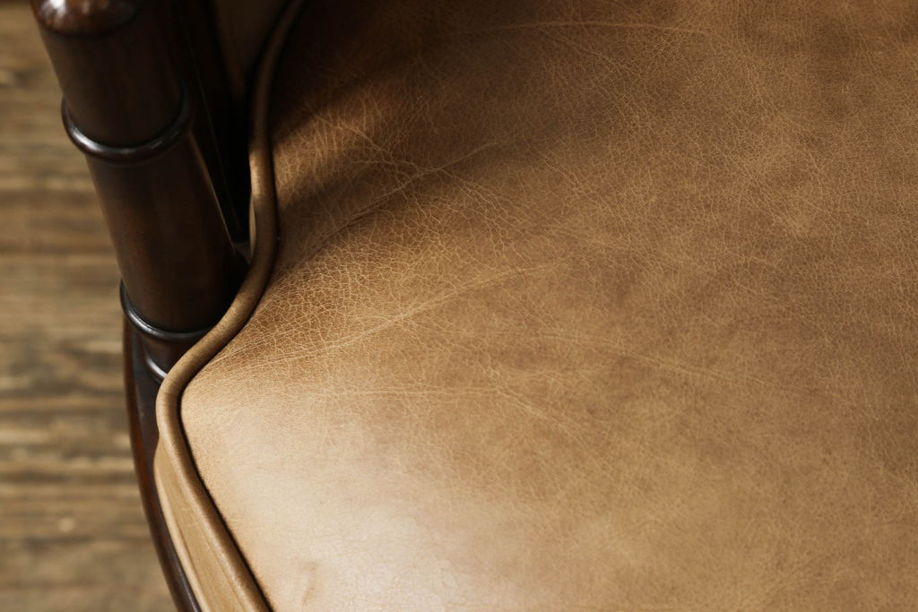 中古　DREXEL HERITAGE(ドレクセルヘリテイジ) Upholstery(アップホルスタリー)　本革製の優雅なキャスター付きデスクチェア(ゲームチェア、回転チェア、椅子)(R-056709)