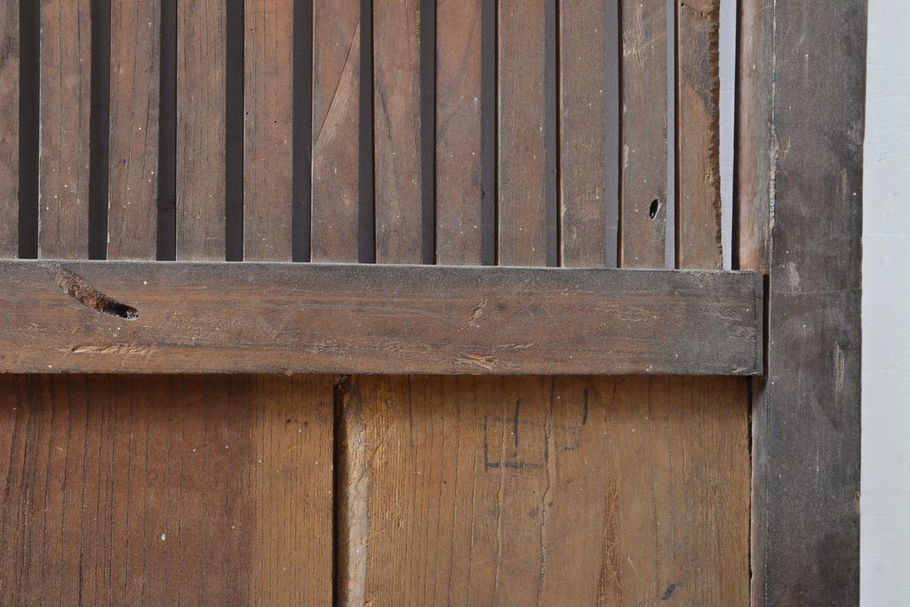 和製アンティーク　総ケヤキ材　こだわりの金具が格好いい格子蔵戸1枚(玄関戸、引き戸、建具)(R-055071)