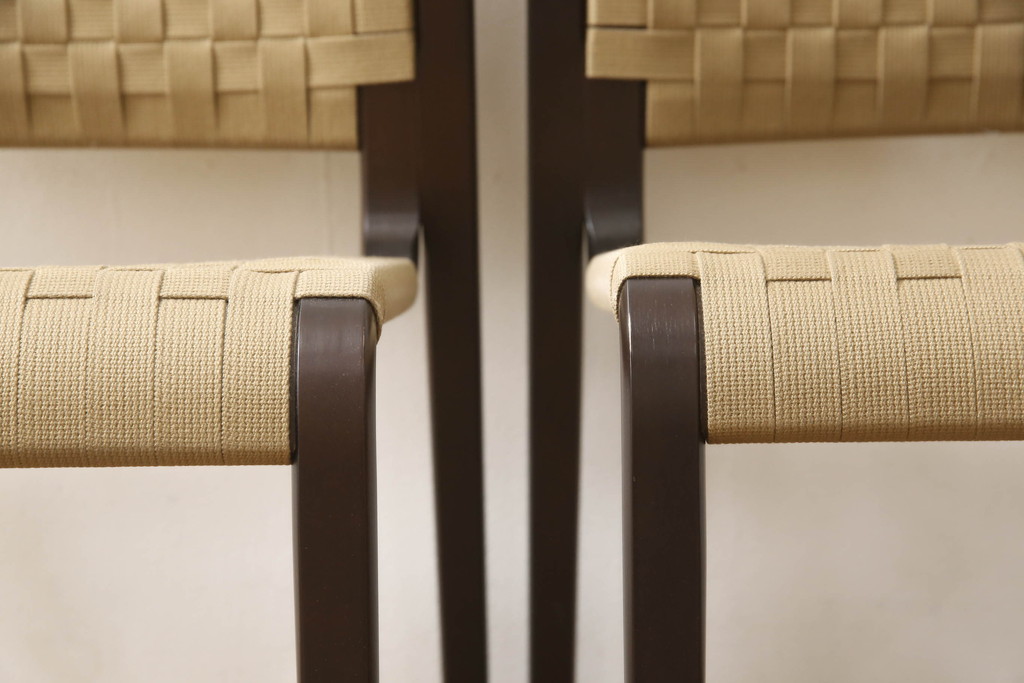 中古　美品　arflex(アルフレックス)　NT SLIM(エヌティー スリム)　スタイリッシュなデザインが魅力のアームレスチェア2脚セット (スタッキングチェア、ダイニングチェア、椅子、イス)(1脚定価約85000円)(R-065957)