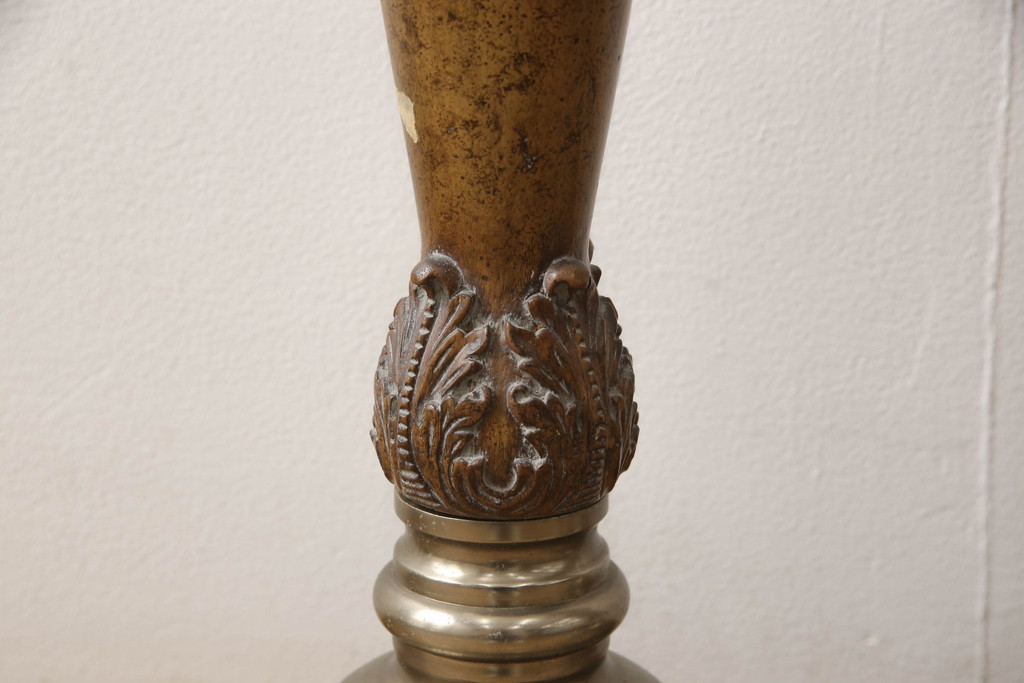 中古　海外製　高級品　西村貿易取り扱い　細やかな装飾が魅力の燭台2台セット(キャンドルスタンド、ろうそく立て、一対)(R-065966)