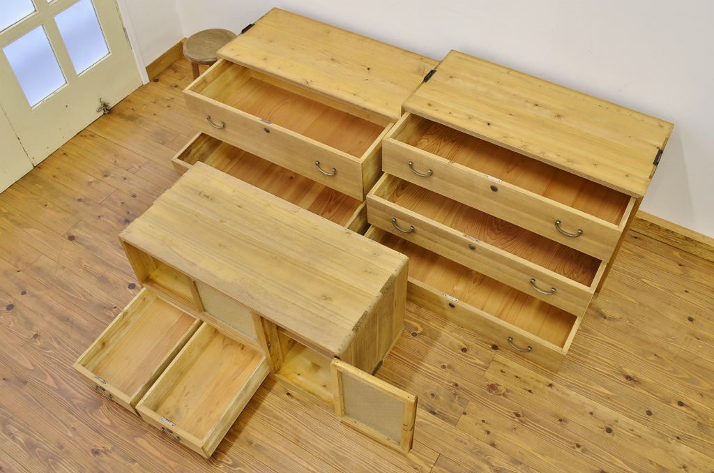 レトロ家具　◇昭和レトロ　ダイヤガラス入り重ね桐箪笥　アンティーク(桐たんす)