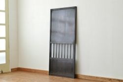 使い込まれたアンティーク格子帯戸(引き戸・扉)