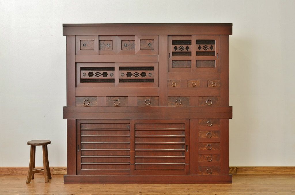 アンティーク家具　古民具 骨董 造りのとても良い変わり型水屋箪笥(のぼり付き)