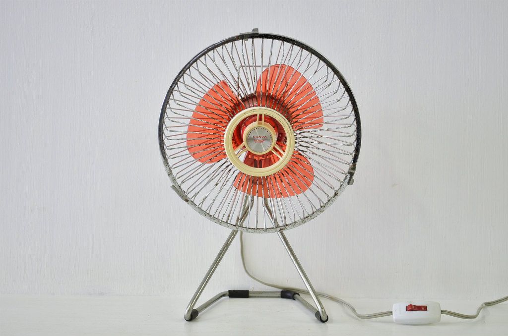 アンティーク雑貨　古いサンヨー・レトロな扇風機