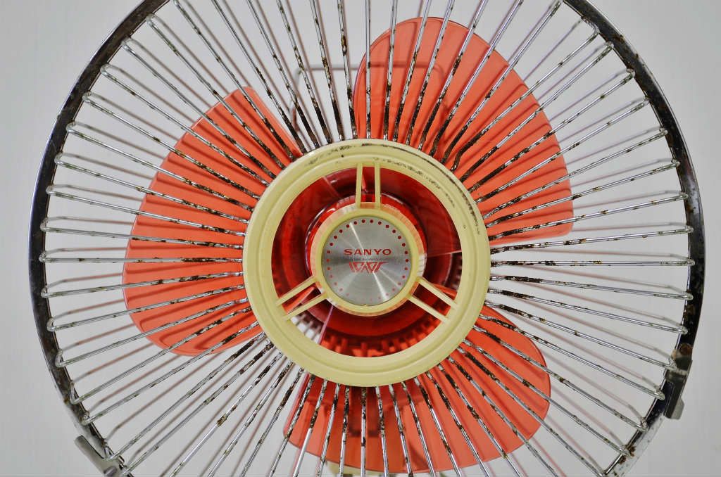 アンティーク雑貨　古いサンヨー・レトロな扇風機