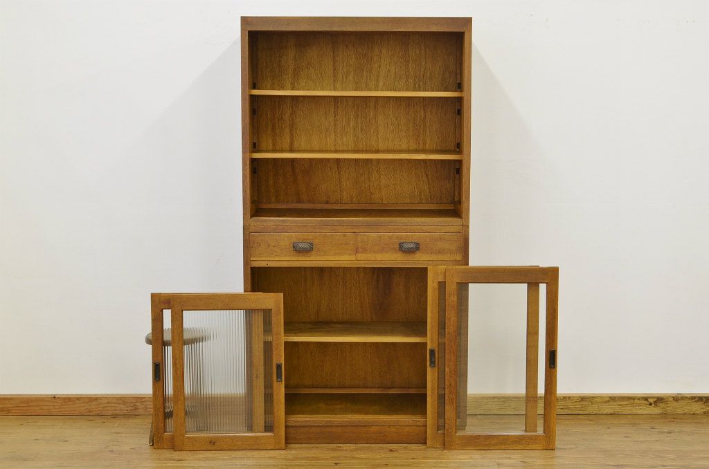 レトロ家具　☆昭和レトロ　ナラ材のモールガラス二段重ね収納棚(食器棚)