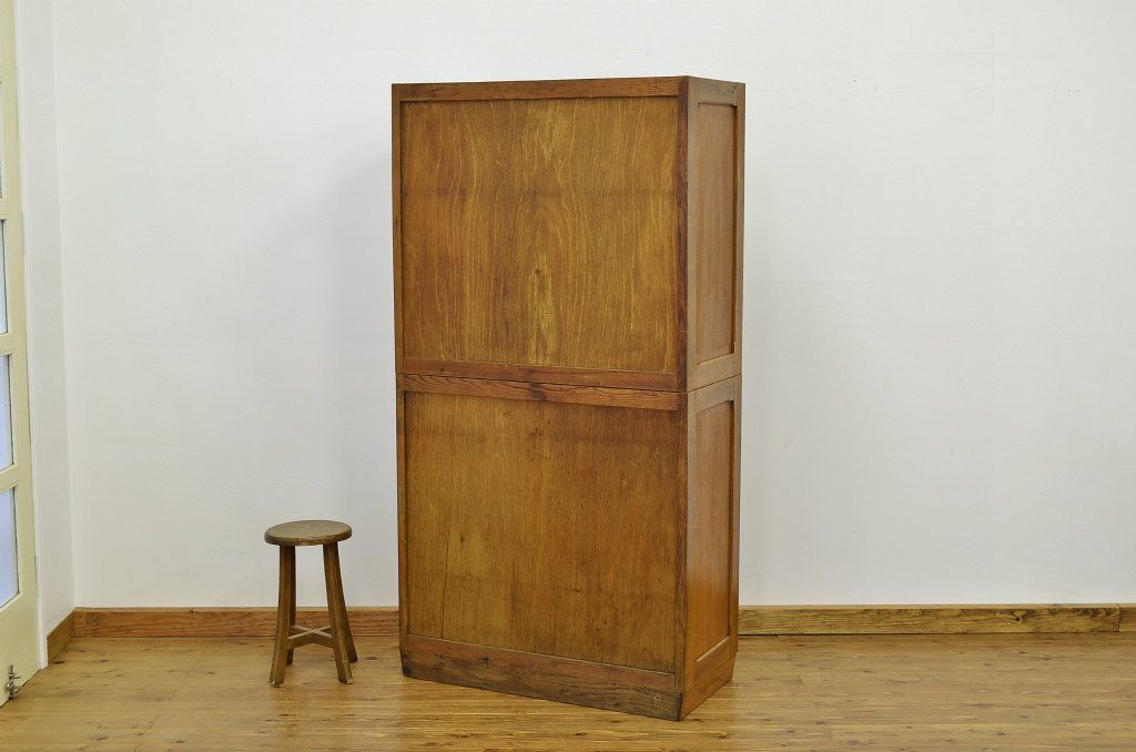 レトロ家具　☆昭和レトロ　ナラ材のモールガラス二段重ね収納棚(食器棚)
