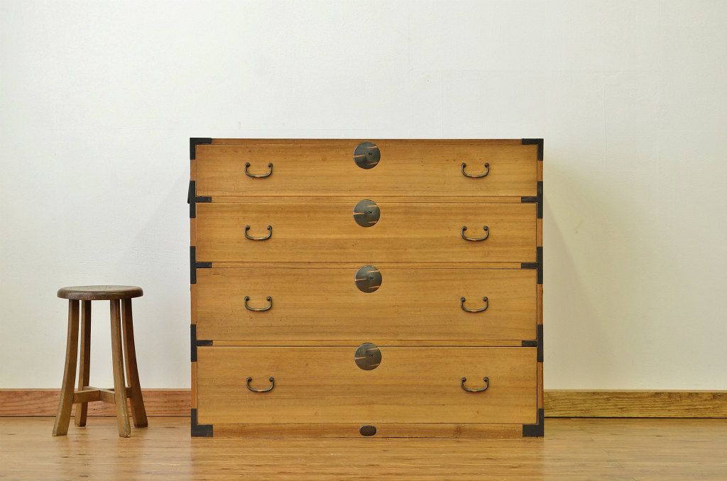 アンティーク家具　シンプルでとてもきれいな時代箪笥(アンティーク・たんす・チェスト)