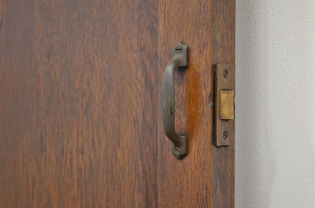 アンティーク 重厚な古い木の自由蝶番付きドア(扉・建具
