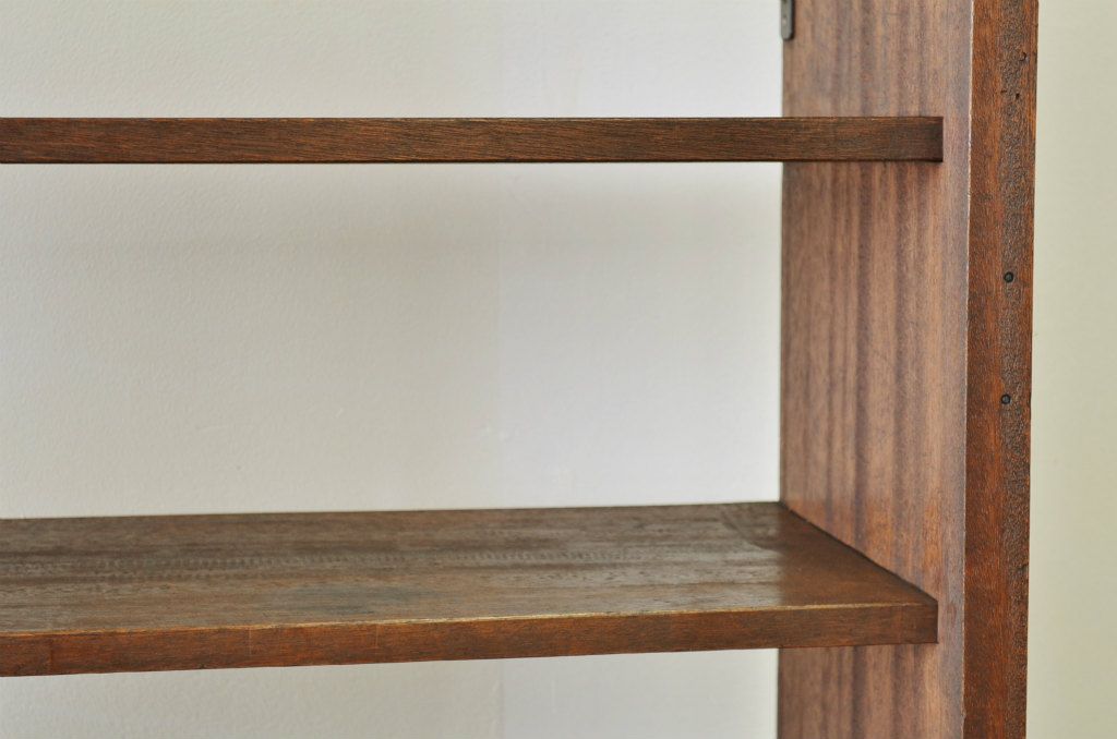 アンティーク家具　★アンティーク　厚みのある無垢材の飾り棚(陳列棚)