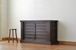 アンティーク家具　重厚なアンティーク水屋箪笥　サイドボード