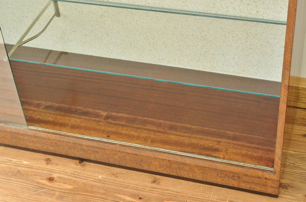 アンティーク家具　ミッドセンチュリー モダンなローボード収納棚?(ショーケース、飾り棚)