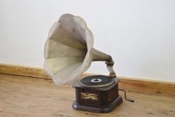 アンティーク雑貨　○古い三光堂　ラッパ付蓄音機　ジャンク品