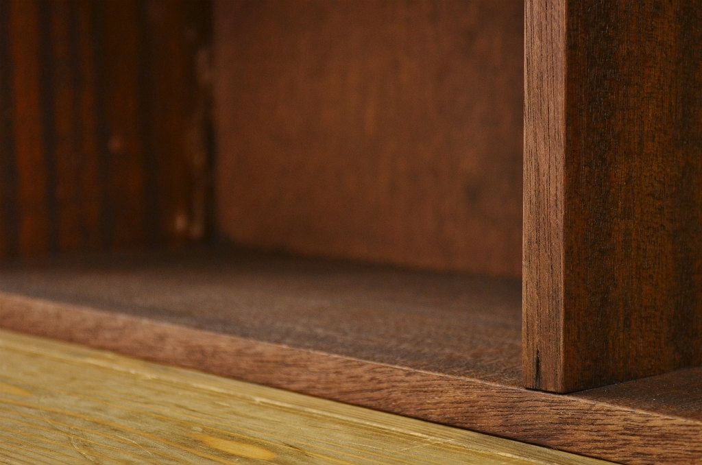 アンティーク家具　アンティーク 古い木のシンプルな飾り棚(本棚)