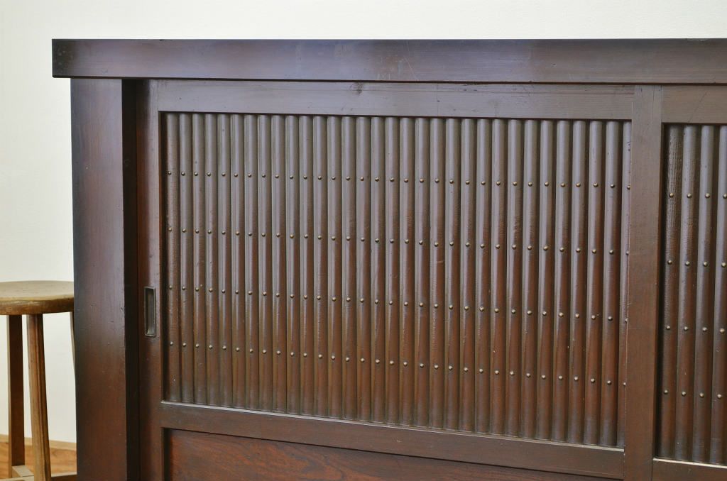 アンティーク家具　古民具・骨董 重厚な水屋箪笥サイドボード
