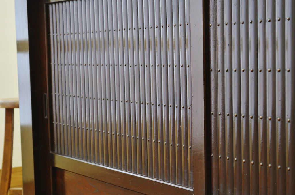 アンティーク家具　古民具・骨董 重厚な水屋箪笥サイドボード