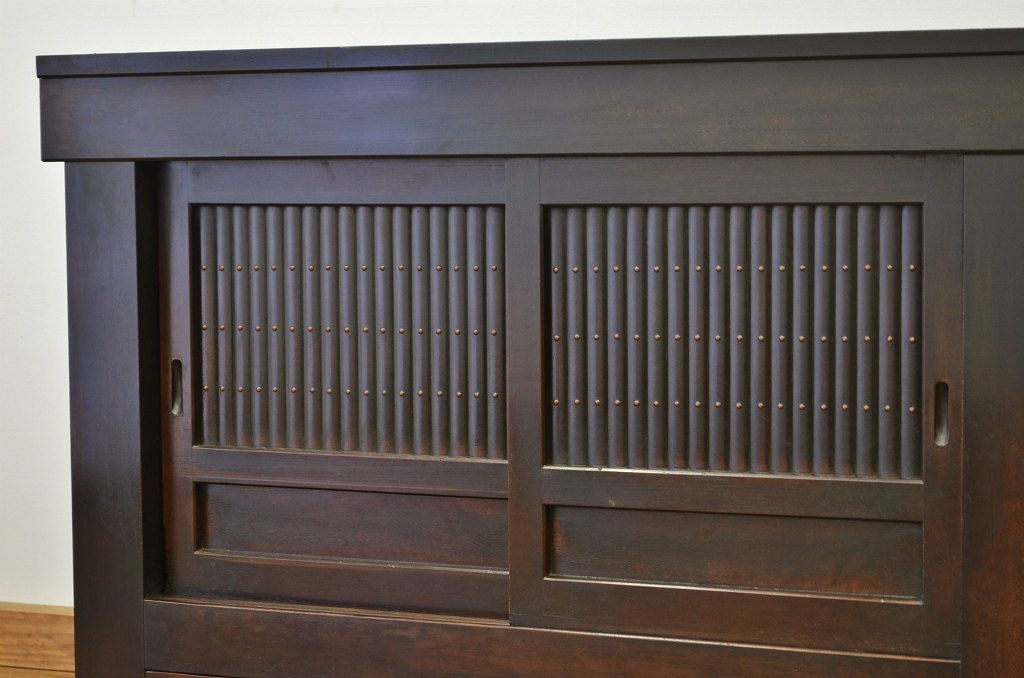 アンティーク家具　古民具・骨董 重厚な近江水屋箪笥サイドボード