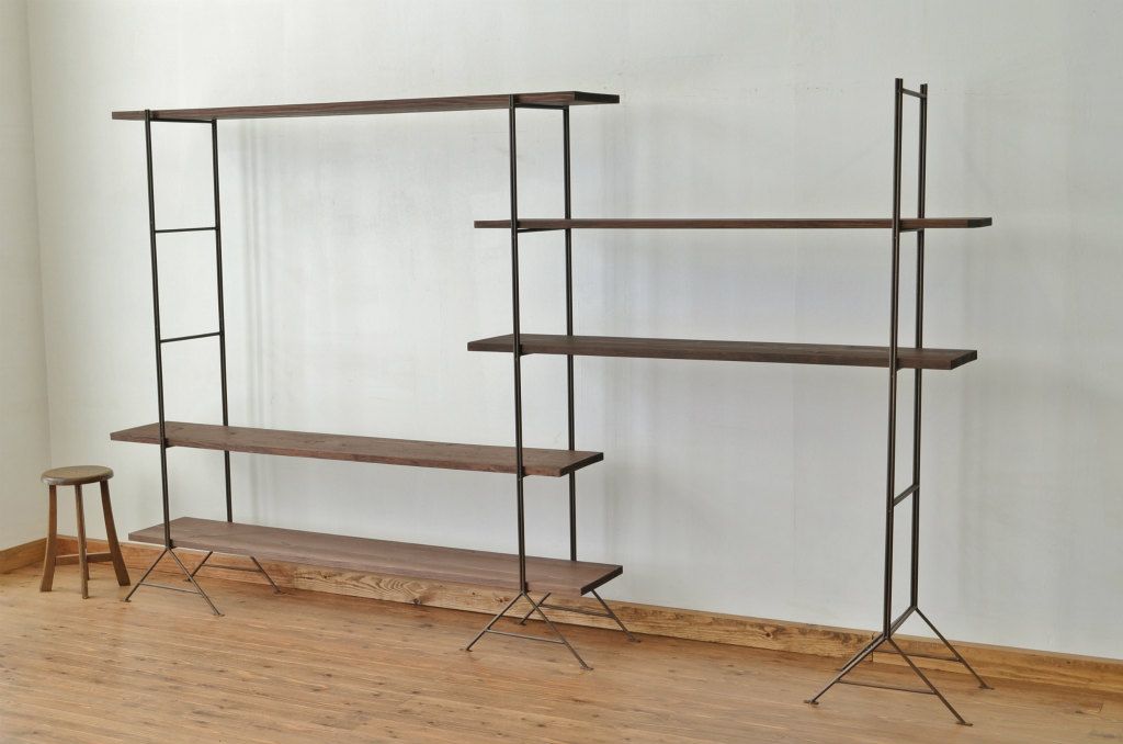 アンティーク家具　☆アイアンの薄型飾り棚(中)(陳列棚)