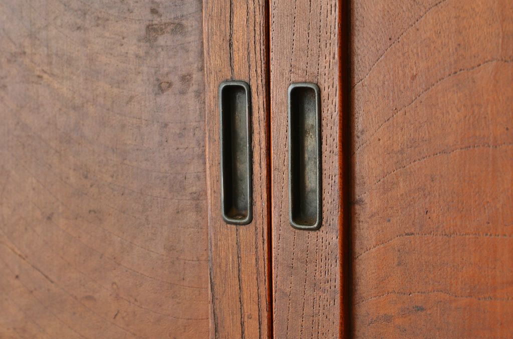 アンティーク家具　古民具・骨董　前面欅!端正な作りののアンティーク茶箪笥(水屋箪笥)