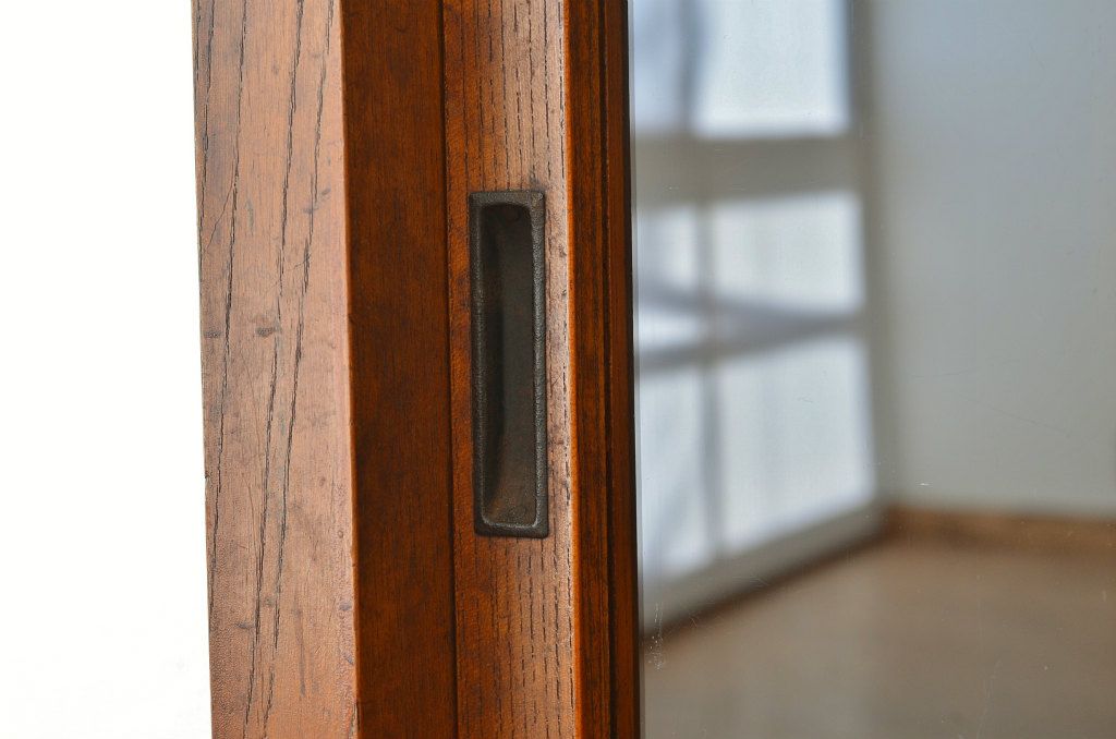 アンティーク家具　古民具・骨董　前面欅!端正な作りののアンティーク茶箪笥(水屋箪笥)