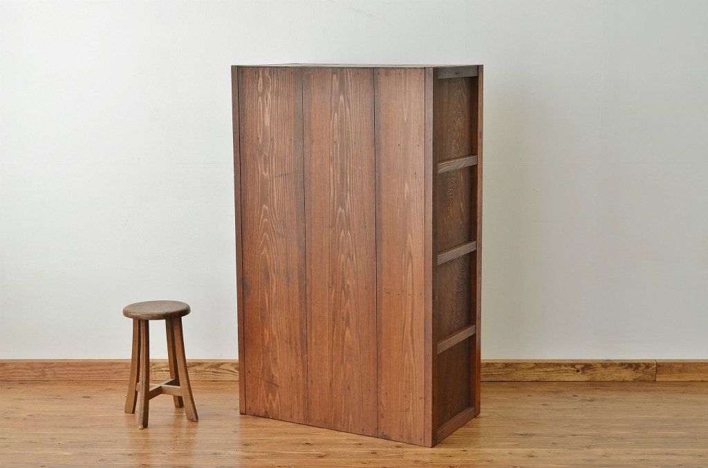 アンティーク家具　古民具・骨董　前面欅!端正な作りののアンティーク茶箪笥(水屋箪笥)