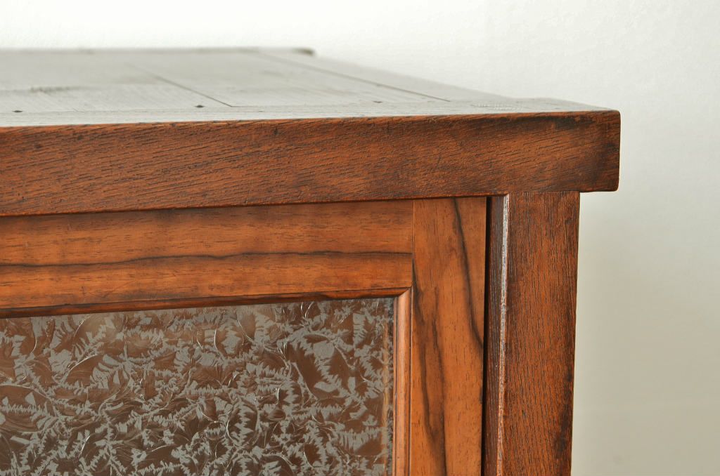 アンティーク家具　貴重な黒柿と前面欅の結霜ガラス収納棚(茶箪笥・アンティーク)