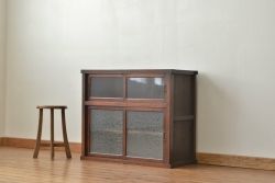 アンティーク家具　アンティーク　古い木の結霜ガラス収納棚(食器棚)