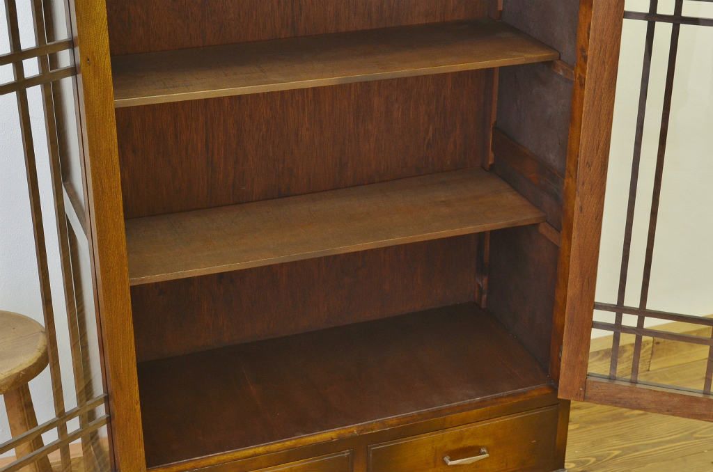 アンティーク家具　アンティーク古い木の格子扉本箱(収納棚・ブックケース)