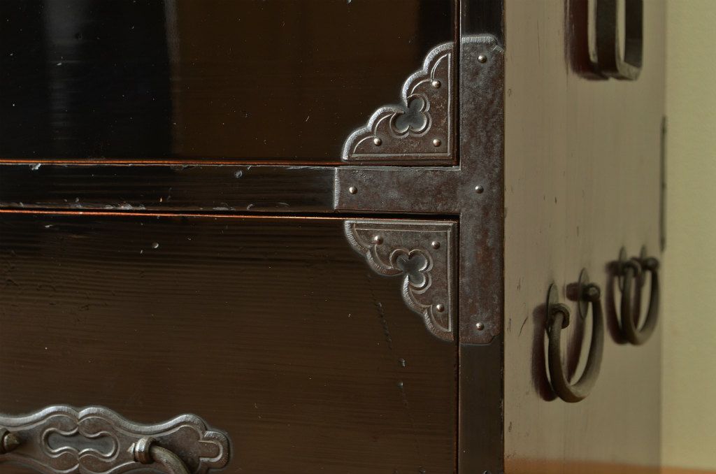 アンティーク家具　古民具・骨董 貴重な五丁引き 漆のきれいな上手庄内箪笥