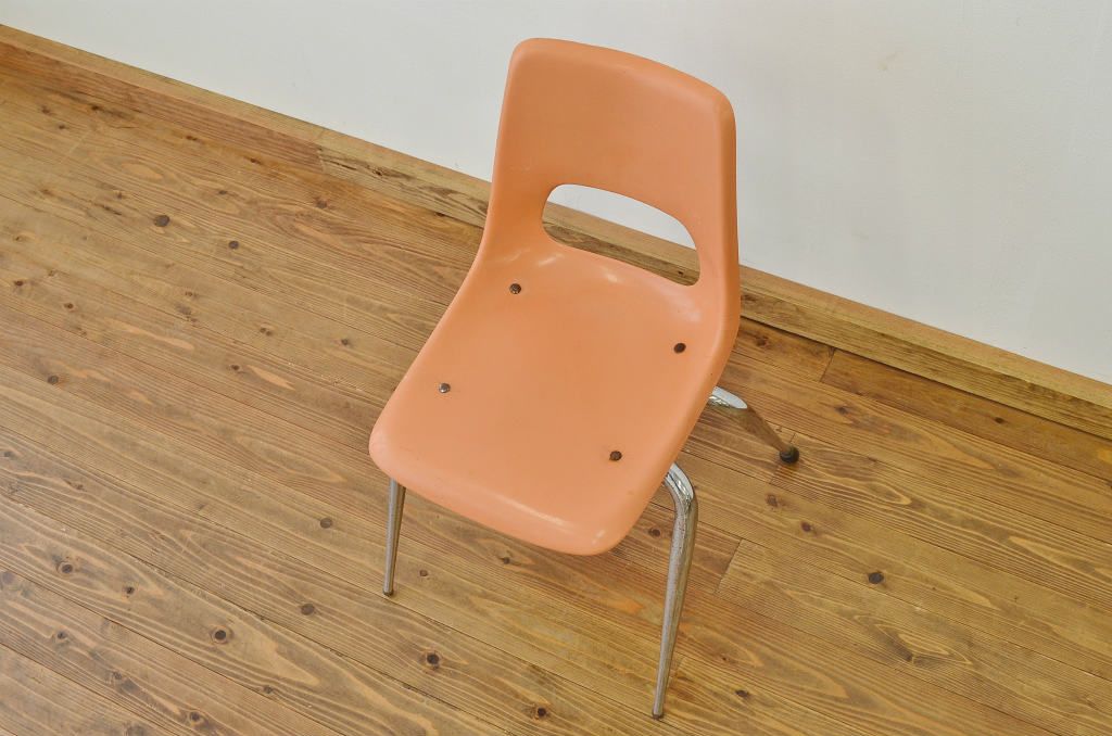 ●中古 Brunswick(ブランズウィック)モダンなシェルチェア(ボウリング・椅子・いす)