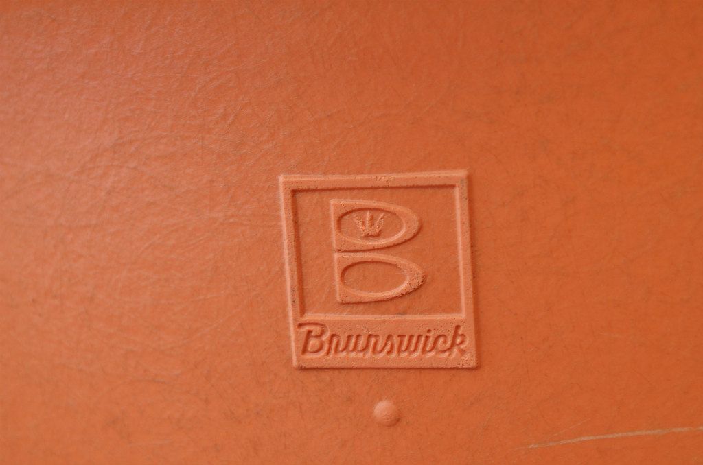●中古 Brunswick(ブランズウィック)モダンなシェルチェア(ボウリング・椅子・いす)