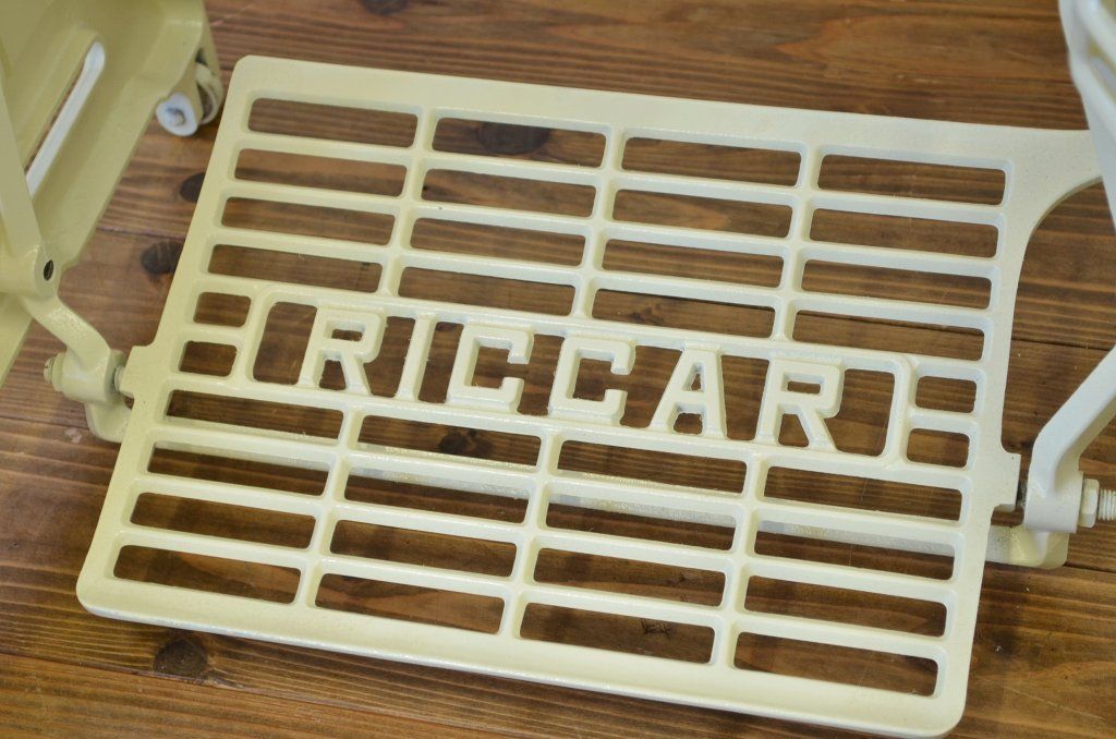 白いペイントのかわいいリメイクミシンテーブル(RICCAR)作業台